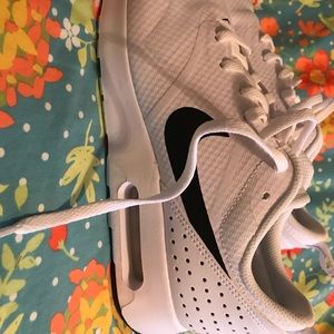 Nike women’s new tennis shoes